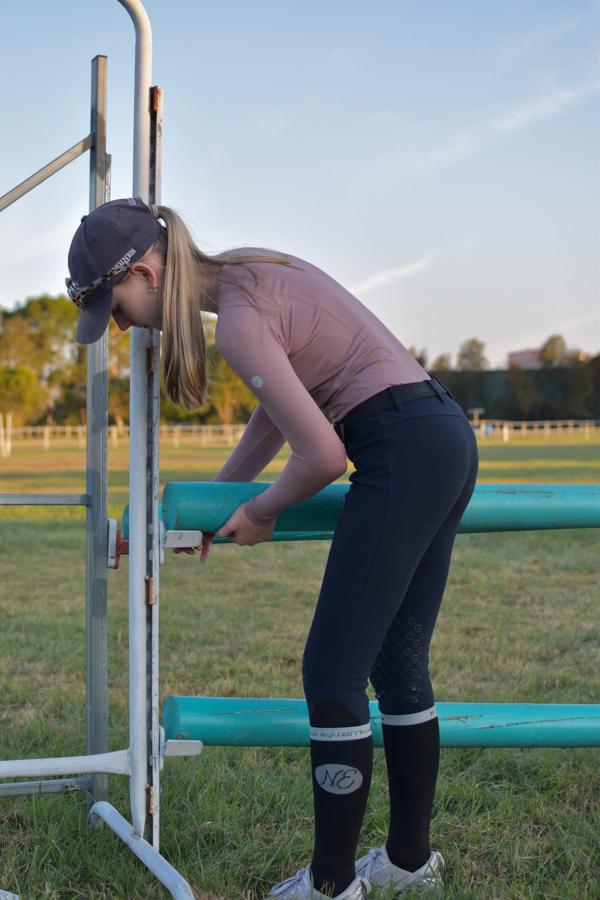Vera Seamless in Muted Mauve paired with the Performance Socks